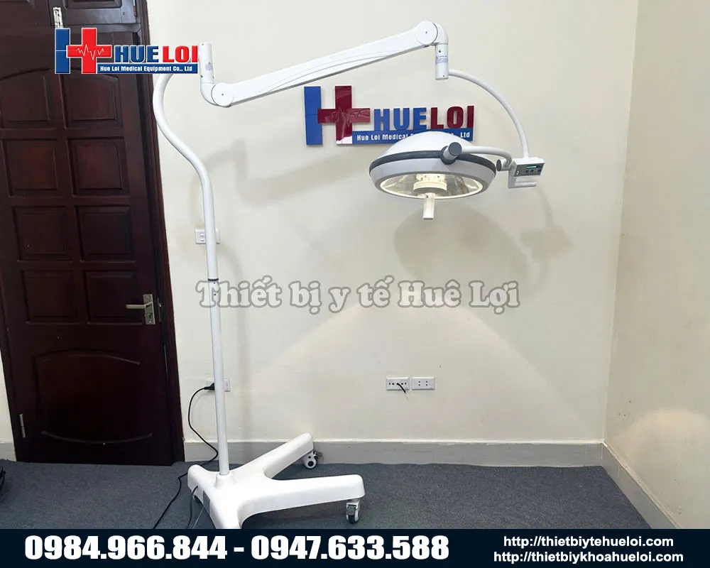 Đèn phẫu thuật halogen loại di động