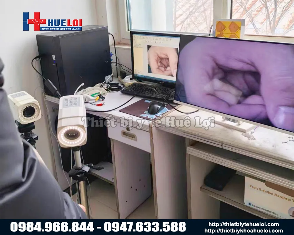 sw-304 có thể kết nối với máy tính và màn hình chiếu cùng lúc