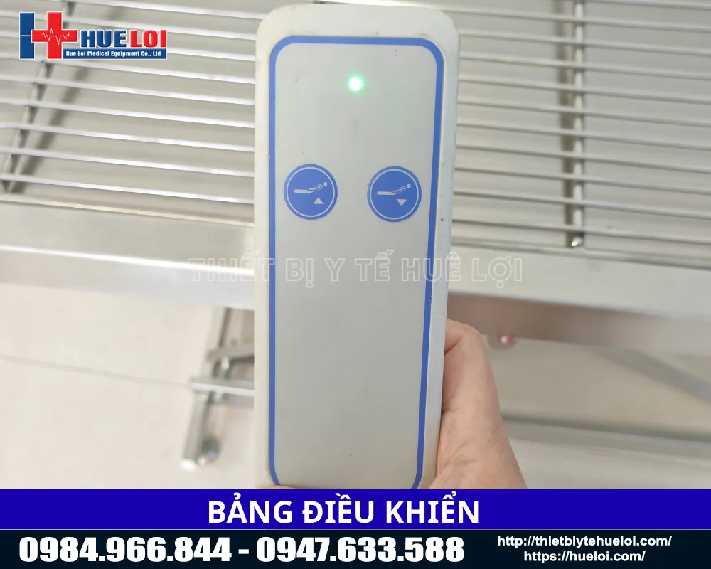 Bảng điều khiển b&agrave;n mổ điện th&uacute; y
